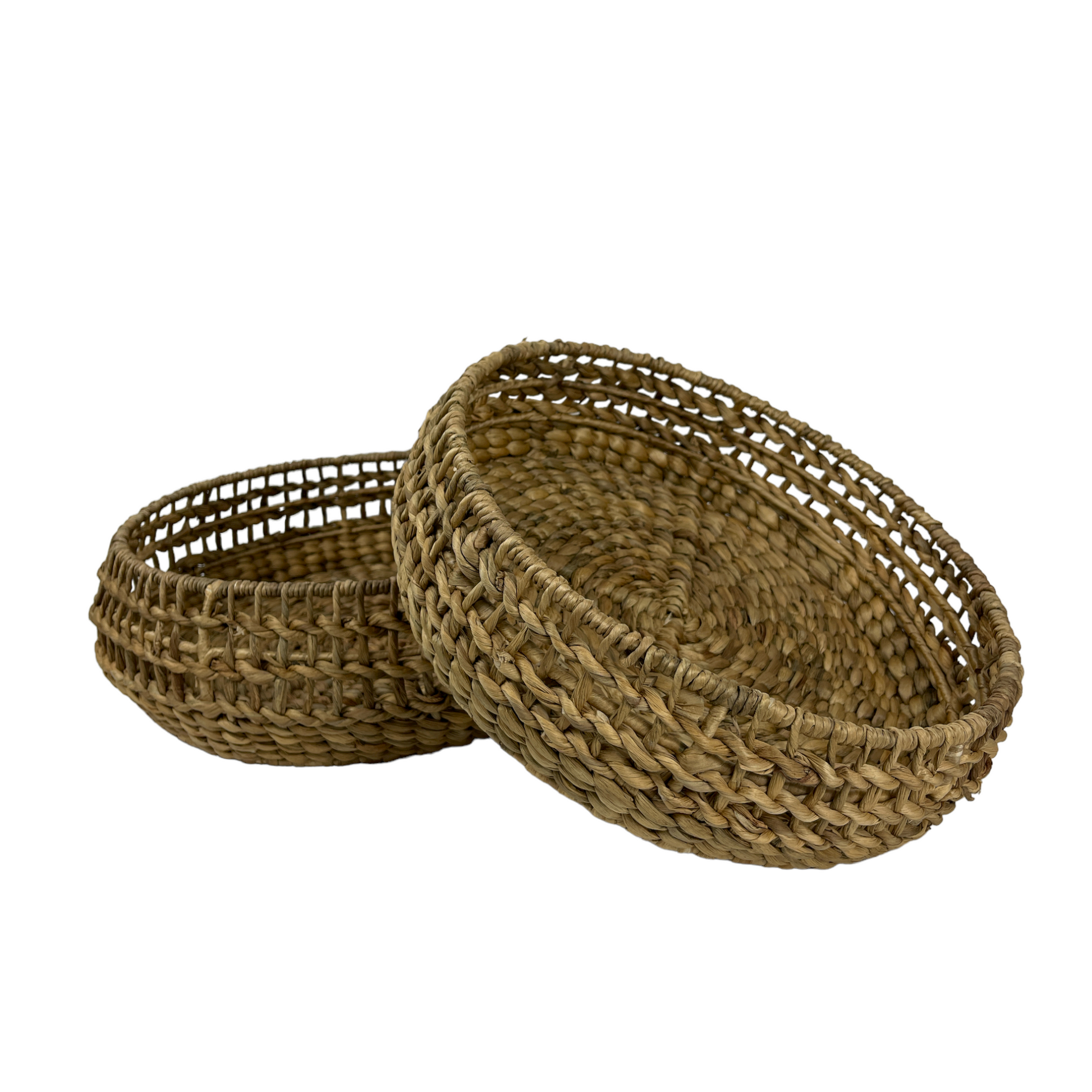 Inspired by the delicate structure of water hyacinth, the Kirana Water Hyacinth Woven Bowl has a wide weave that is relaxed and organic to suit a range of styles and homes. Styled.