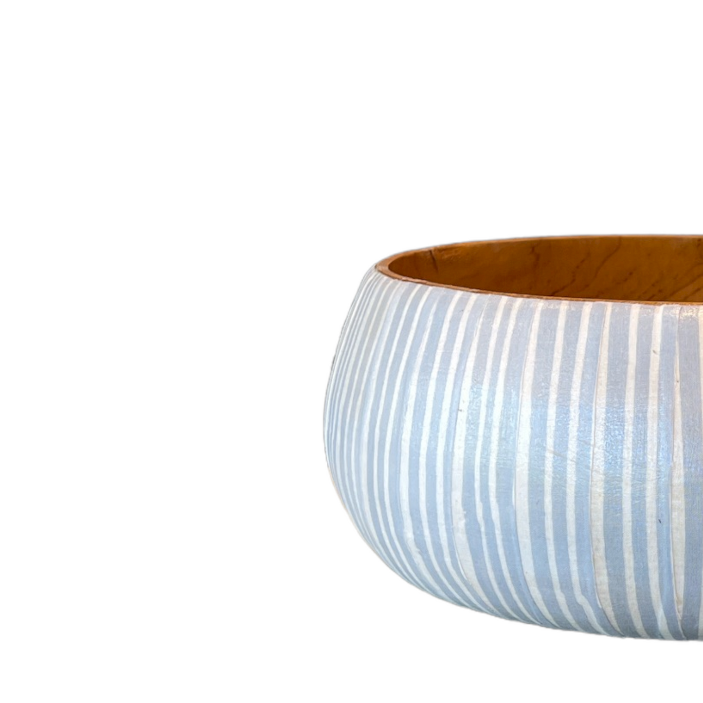 Artfully crafted, our Blue & White Batik Bowls lend just the right amount of texture and dimension to your table. Formed from teak wood, the warm reddish-brown hues and beautiful natural grains perfectly pair with the playful handcrafted Batik pattern. Detail.