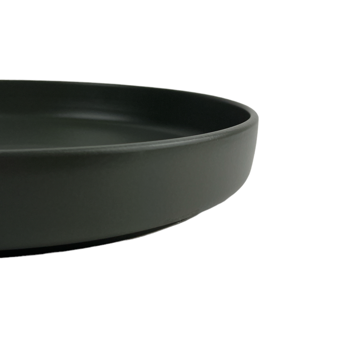 Experience the beauty and taste of salads and pasta like never before with our Elemen Black Ceramic Bowl. Elevate your dining experience with its perfect presentation and irresistible appeal. Detail.