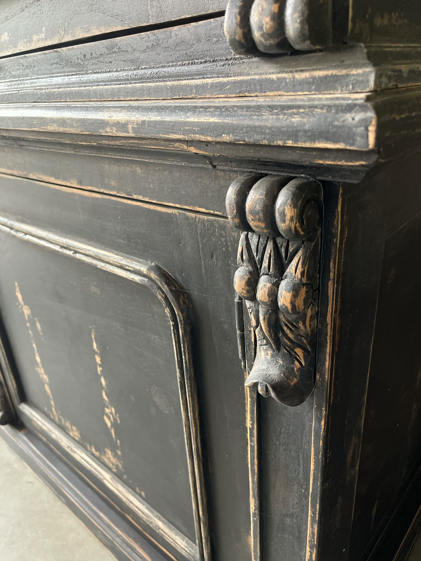 Our Aquitaine Display Cabinet showcase is a wonderful example of a popular traditional French design. This piece features 3 glass doors on top of 3 cupboards. Crafted from solid mahogany and hand finished with a light patina. Corner